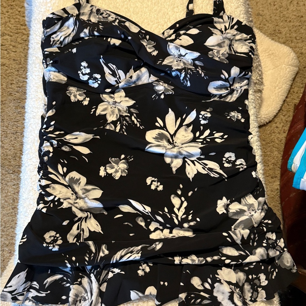 Lands' End Black and White Floral Tankini swim top